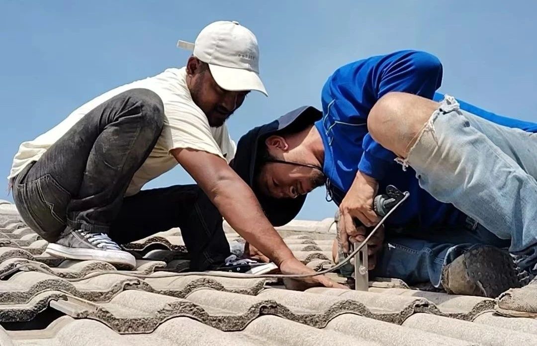 RENOPi'nin yerel Taylandlı çalışanları proje üzerinde çalışıyor